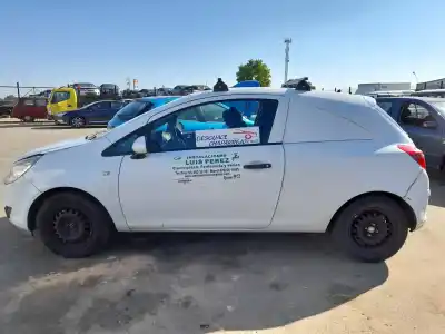 Veicolo di demolizione opel corsa d ´´111 years´´ dell'anno 2010 alimentato z13dtj