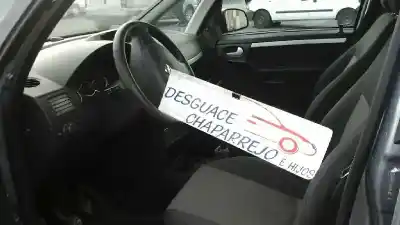 Veicolo di demolizione opel                                               meriva                                                                                                                                                                                                                                                     cosmo                                                                                                                                                                                                                                                      dell'anno 2004 alimentato y17dt