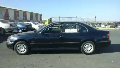 Vehicul casat bmw serie 5 berlina (e39) 523i al anului 2000 alimentat 256s4