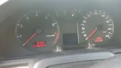 Veículo de Sucata audi a4 berlina (b5) 1.8 do ano 2000 alimentado apt