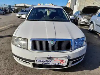 Veículo de Sucata SKODA SUPERB (3U4) Classic do ano 2004 alimentado AWX