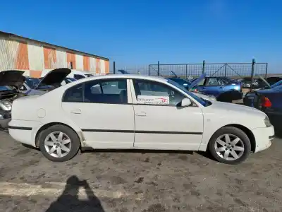 Veículo de Sucata skoda superb (3u4) classic do ano 2004 alimentado awx