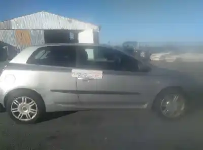 Veículo de Sucata fiat                                               stilo (192)                                                                                                                                                                                                                                                1.9 jtd / 1.9 jtd 115 active                                                                                                                                                                                                                               do ano 2002 alimentado 192a1000