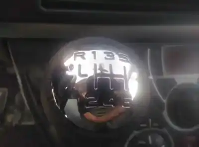 Sloopvoertuig peugeot 807 premium van het jaar 2007 aangedreven rhr