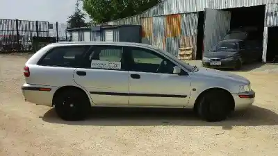 Здавання транспортного засобу volvo v40 familiar 1.6 року 2002 потужний b4164s2