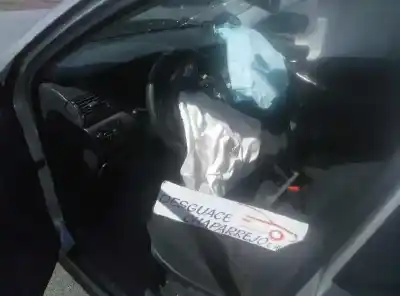 Veículo de Sucata toyota corolla (e12) 2.0 d-4d linea luna berlina do ano 2006 alimentado 1cdftv