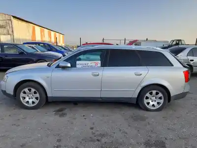 Veículo de Sucata audi a4 avant (8e) 1.9 tdi (96kw) do ano 2001 alimentado awx