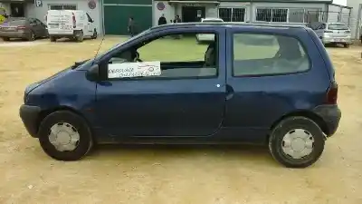 Scrapping Vehicle renault   of the year 2000 powered d7f b7