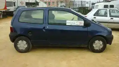 Scrapping Vehicle renault   of the year 2000 powered d7f b7