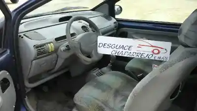 Scrapping Vehicle renault   of the year 2000 powered d7f b7