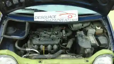 Scrapping Vehicle renault   of the year 2000 powered d7f b7