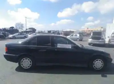 Sloopvoertuig bmw serie 3 berlina (e36) 318i van het jaar 1995 aangedreven 184s1