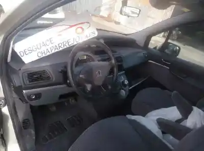 Sloopvoertuig peugeot 807 sv van het jaar 2007 aangedreven rhr