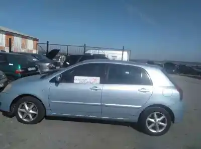 Veículo de Sucata toyota corolla (e12) 2.0 d-4d linea luna berlina do ano 2004 alimentado 1cdftv