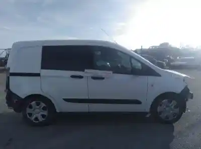 Veículo de Sucata ford                                               transit courier                                                                                                                                                                                                                                            ambiente                                                                                                                                                                                                                                                   do ano 2016 alimentado xucd