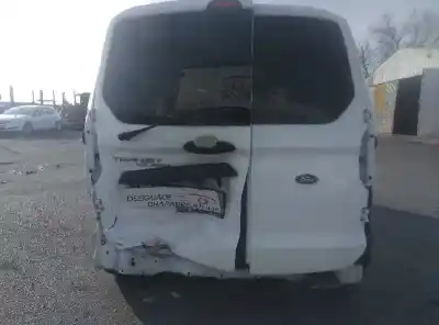 Veículo de Sucata ford                                               transit courier                                                                                                                                                                                                                                            ambiente                                                                                                                                                                                                                                                   do ano 2016 alimentado xucd