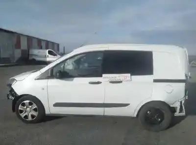 Veículo de Sucata ford                                               transit courier                                                                                                                                                                                                                                            ambiente                                                                                                                                                                                                                                                   do ano 2016 alimentado xucd