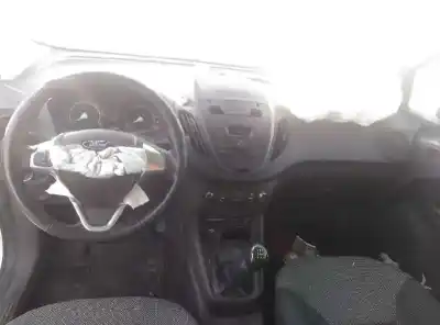 Veículo de Sucata ford                                               transit courier                                                                                                                                                                                                                                            ambiente                                                                                                                                                                                                                                                   do ano 2016 alimentado xucd