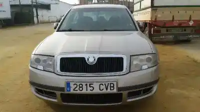 Veículo de Sucata SKODA SUPERB (3U4) Classic do ano 2004 alimentado AWX