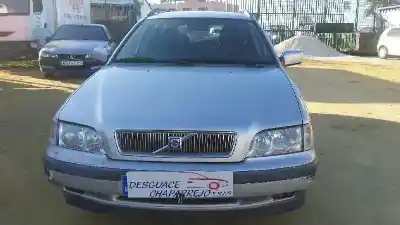 Véhicule à la ferraille volvo v40 familiar 1.9 d de l'année 2000 alimenté d4192t2
