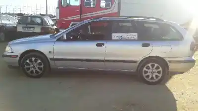 Véhicule à la ferraille volvo v40 familiar 1.9 d de l'année 2000 alimenté d4192t2