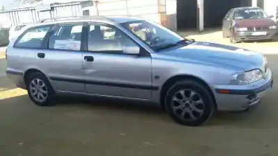 Véhicule à la ferraille volvo v40 familiar 1.9 d de l'année 2000 alimenté d4192t2