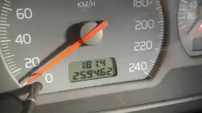 Véhicule à la ferraille volvo v40 familiar 1.9 d de l'année 2000 alimenté d4192t2