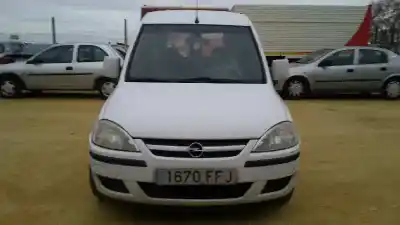 Veicolo di demolizione OPEL COMBO Familiar dell'anno 2006 alimentato Z13DT