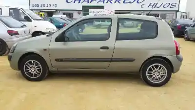 Véhicule à la ferraille renault                                            clio ii fase ii (b/cb0)                                                                                                                                                                                                                                    authentique                                                                                                                                                                                                                                                de l'année 2002 alimenté k9kb7