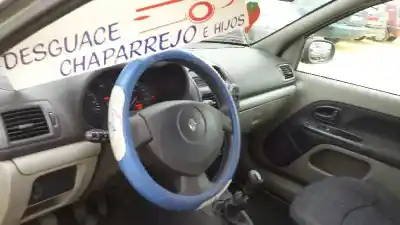 Véhicule à la ferraille renault                                            clio ii fase ii (b/cb0)                                                                                                                                                                                                                                    authentique                                                                                                                                                                                                                                                de l'année 2002 alimenté k9kb7