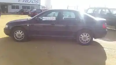 Veículo de Sucata audi a4 berlina (b5) 1.8 do ano 2000 alimentado avv