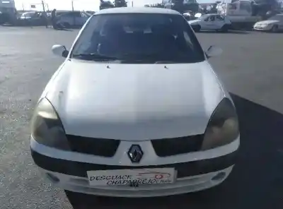 Véhicule à la ferraille renault                                            clio ii fase ii (b/cb0)                                                                                                                                                                                                                                    authentique                                                                                                                                                                                                                                                de l'année 2001 alimenté 