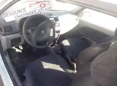 Véhicule à la ferraille renault                                            clio ii fase ii (b/cb0)                                                                                                                                                                                                                                    authentique                                                                                                                                                                                                                                                de l'année 2001 alimenté 