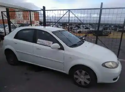 Véhicule à la ferraille daewoo lacetti cdx de l'année 2004 alimenté f16d3