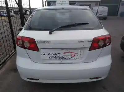 Véhicule à la ferraille daewoo lacetti cdx de l'année 2004 alimenté f16d3