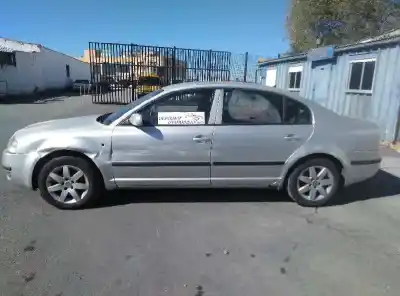 Veículo de Sucata skoda superb (3u4) classic do ano 2003 alimentado awx