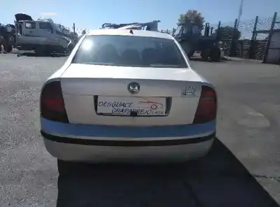 Veículo de Sucata skoda superb (3u4) classic do ano 2003 alimentado awx