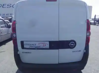 Véhicule à la ferraille opel combo d expression l1h1 de l'année 2017 alimenté 263a2000