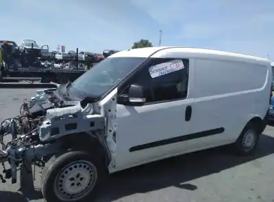 Véhicule à la ferraille opel combo d expression l1h1 de l'année 2017 alimenté 263a2000