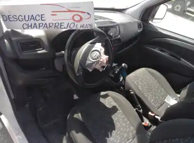 Véhicule à la ferraille opel combo d expression l1h1 de l'année 2017 alimenté 263a2000