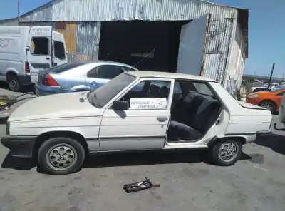 Véhicule à la ferraille renault   de l'année 1986 alimenté f8m
