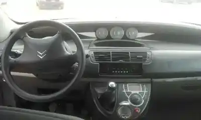 Veículo de Sucata citroen c8 2.0 hdi premier do ano 2006 alimentado rhw