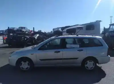 Veicolo di demolizione ford focus turnier (cak) ambiente dell'anno 2001 alimentato c9db