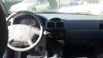 Véhicule à la ferraille kia rio ranchera de l'année 2002 alimenté a3d
