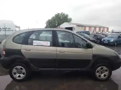 Scrapping Vehicle renault scenic rx4 (ja0) 1.9 dci sportway of the year 2002 powered f9q k7