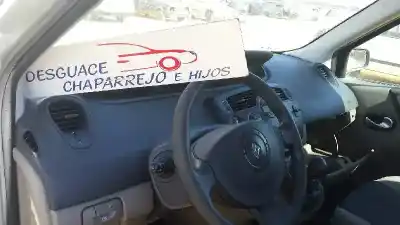 Scrapping Vehicle renault scenic ii authentique of the year 2003 powered f9q d8