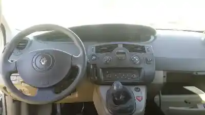 Scrapping Vehicle renault scenic ii authentique of the year 2003 powered f9q d8