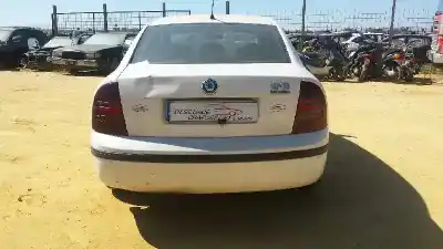 Veículo de Sucata skoda superb (3u4) classic do ano 2005 alimentado awx