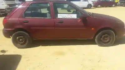 Véhicule à la ferraille ford fiesta 1.2 g de l'année 1996 alimenté dha