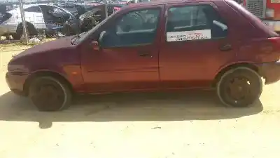 Véhicule à la ferraille ford fiesta 1.2 g de l'année 1996 alimenté dha